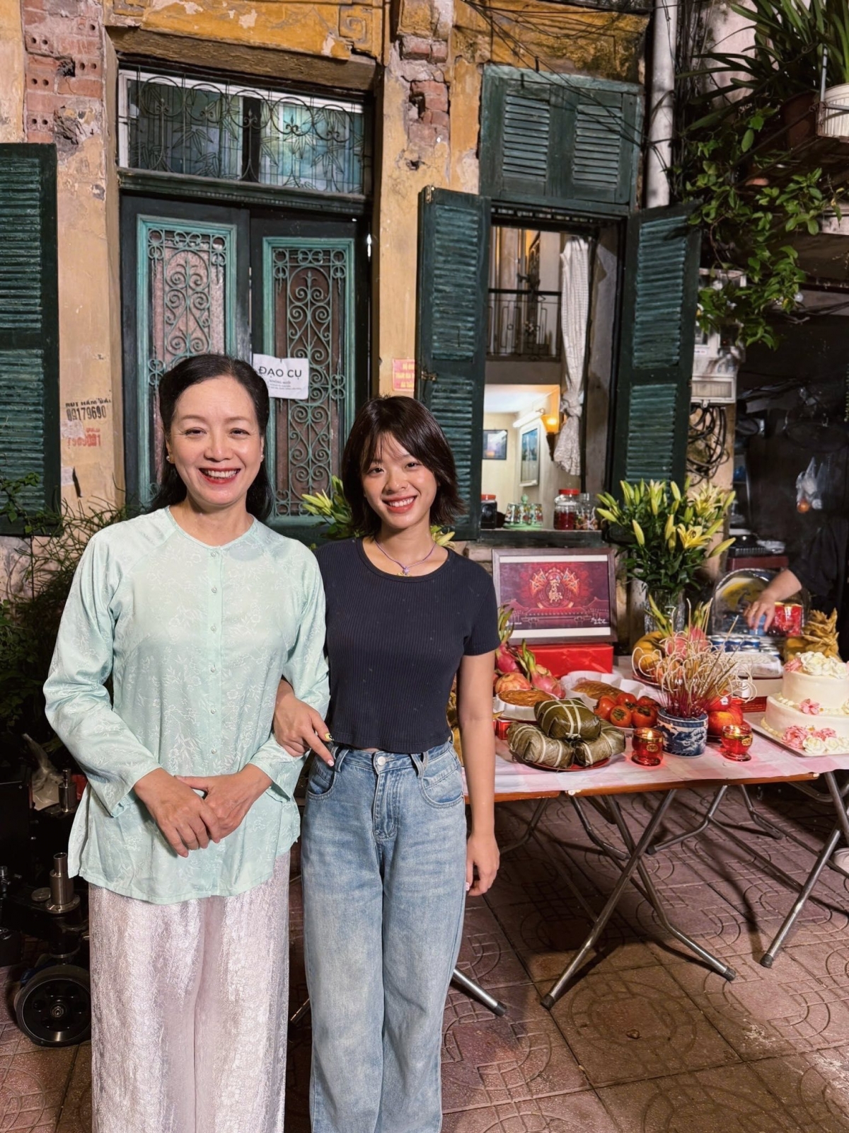 NSƯT Chiều Xuân và con gái Hồng Khanh