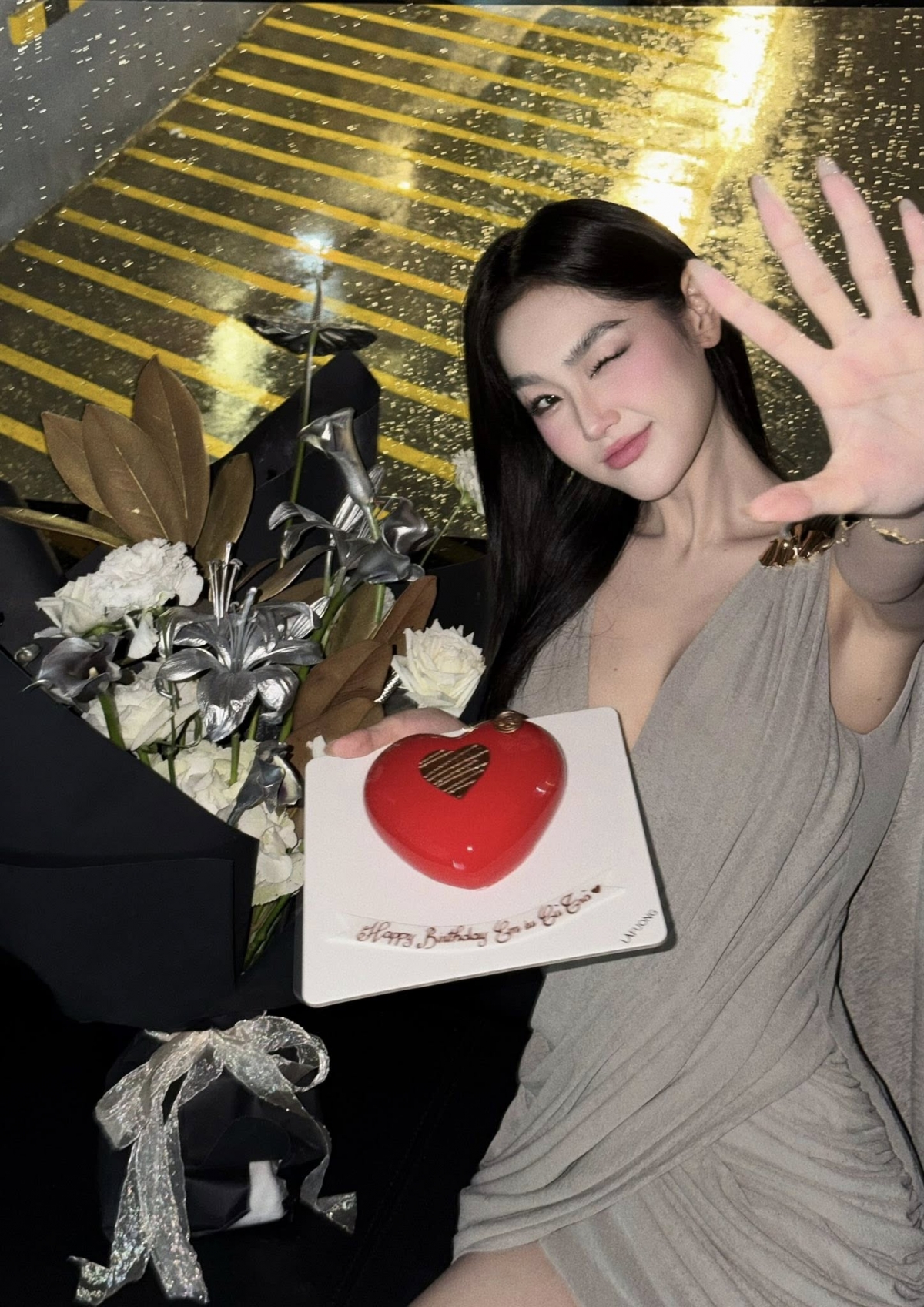 Diễn viên Cù Thị Trà rạng rỡ đón tuổi mới. Bên dưới bài đăng, nhiều bạn bè, đồng nghiệp, khán giả gửi lời chúc mừng tới nữ diễn viên.