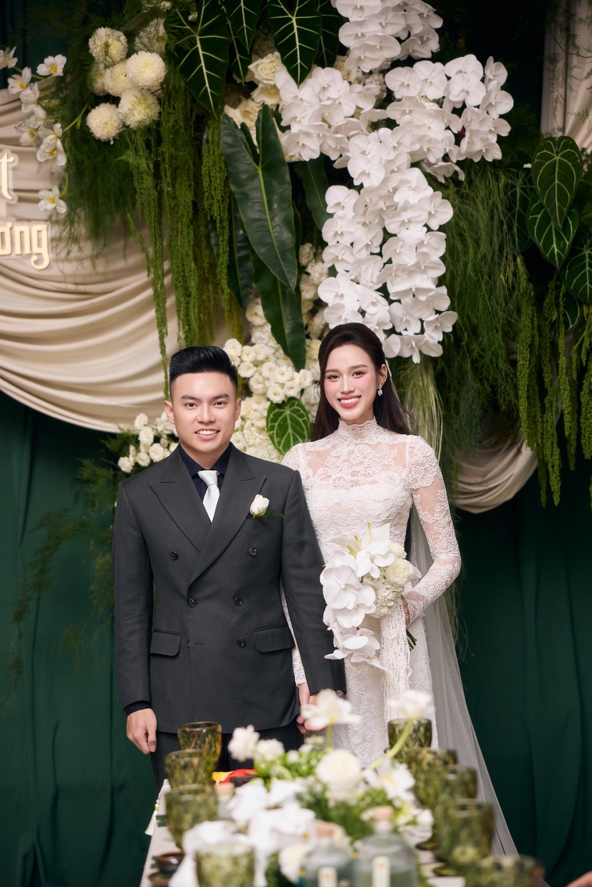 Hoa hậu Đỗ Thị Hà sánh đôi bên chồng Nguyễn Viết Vương (Ảnh: Linh Lê Chí)