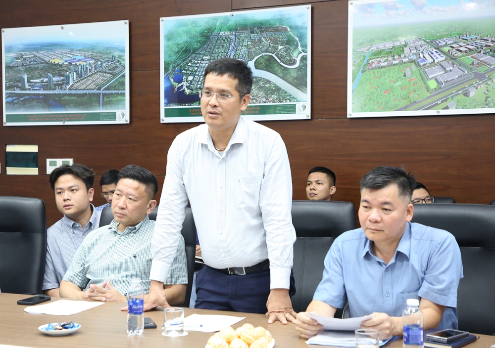 Lãnh đạo Công ty TNHH VSIP Bắc Ninh báo cáo các khó khăn, vướng mắc
