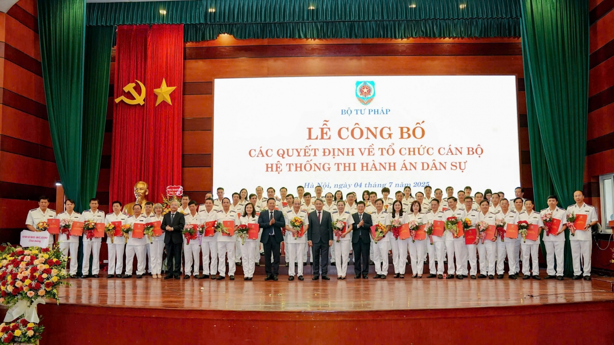 Lễ công bố các quyết định về tổ chức cán bộ Hệ thống thi hành án dân sự.