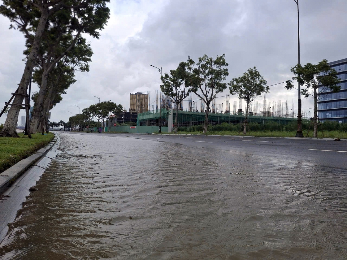 Một đoạn đường Như Nguyệt bị ngập