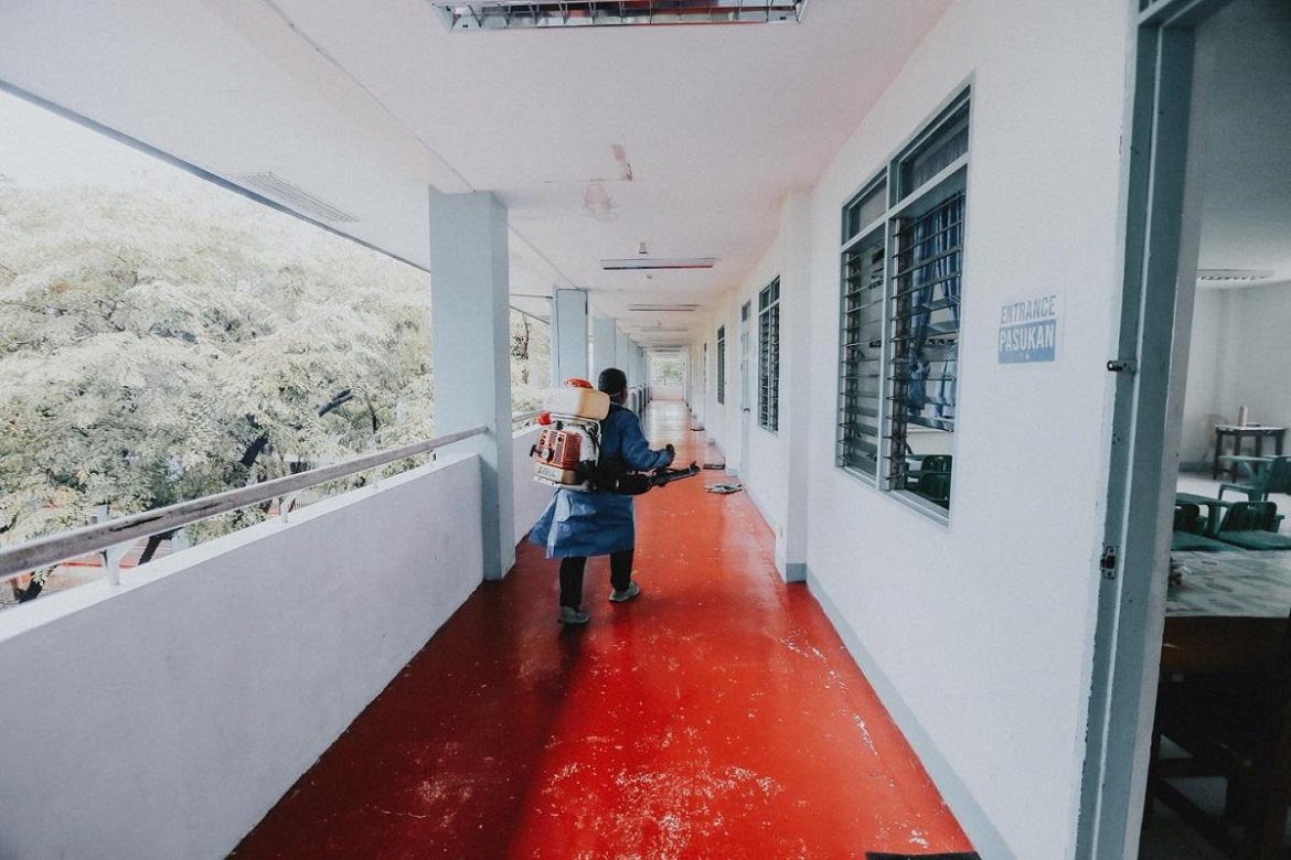 Các trường công lập tại Metro Manila được lệnh khử trùng, vệ sinh và kiểm tra các tòa nhà và cơ sở vật chất. Ảnh: Marikina PIO