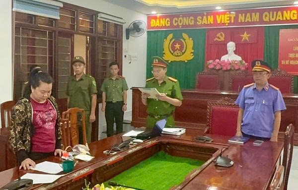 Cơ quan chức năng đọc lệnh tạm giam đối tượng Hạnh