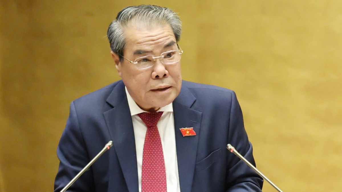 Chủ nhiệm Ủy ban Dân nguyện và Giám sát Dương Thanh Bình trình bày báo cáo tại Kỳ họp thứ 10, Quốc hội khóa XV