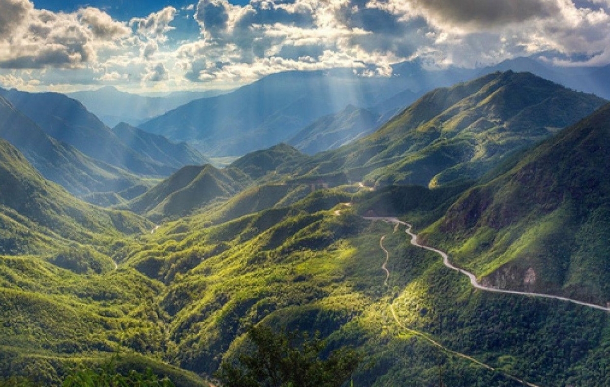 Hơn 265km đường biên giới, 20 dân tộc, địa hình đồi núi dốc, kinh tế xã hội khó khăn... là yếu tố cấp thiết địa phương đưa ra sớm đầu tư cao tốc