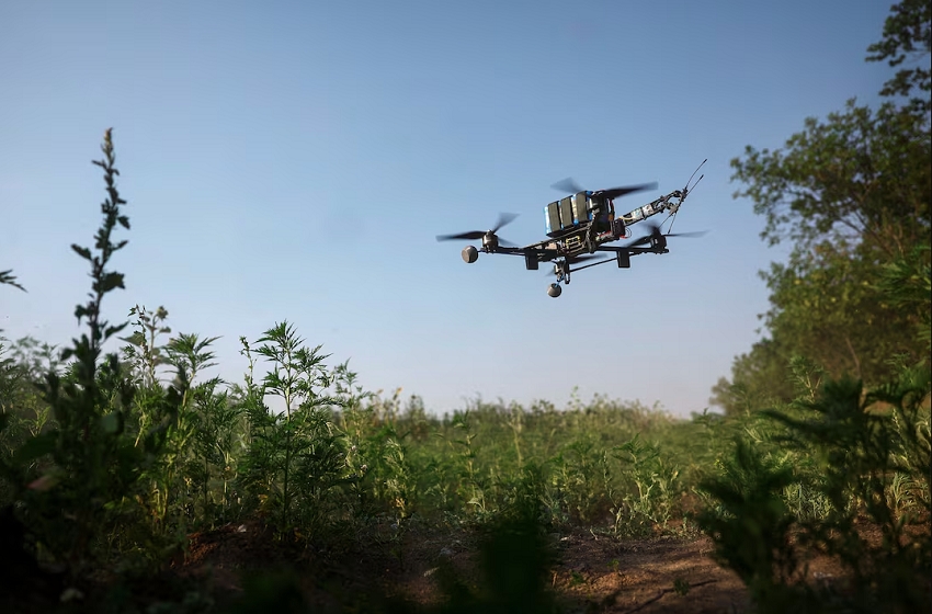 Máy bay không người lái đánh chặn FPV giữa cuộc tấn công của Nga vào Ukraine, tại vùng Dnipropetrovsk. Ảnh Reuters