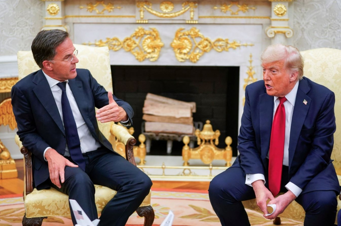 Tổng thư ký NATO Mark Rutte và Tổng thống Mỹ Donald Trump. Ảnh: Reuters