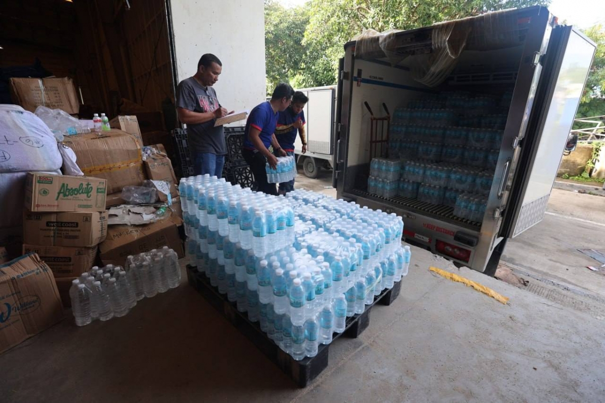 Hàng viện trợ cho người dân vùng bị ảnh hưởng tiếp tục được đưa đến Cebu. Ảnh: Facebook tỉnh Cebu