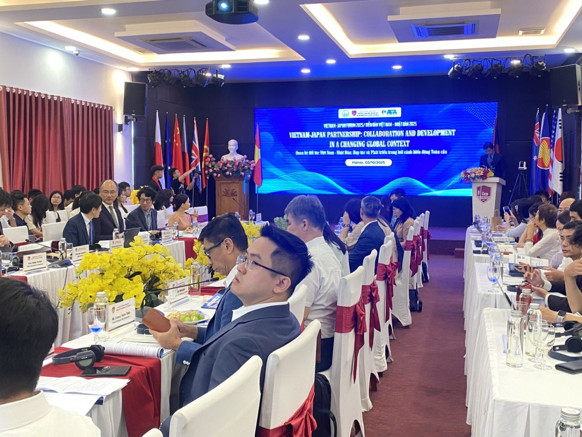  Toàn cảnh diễn đàn