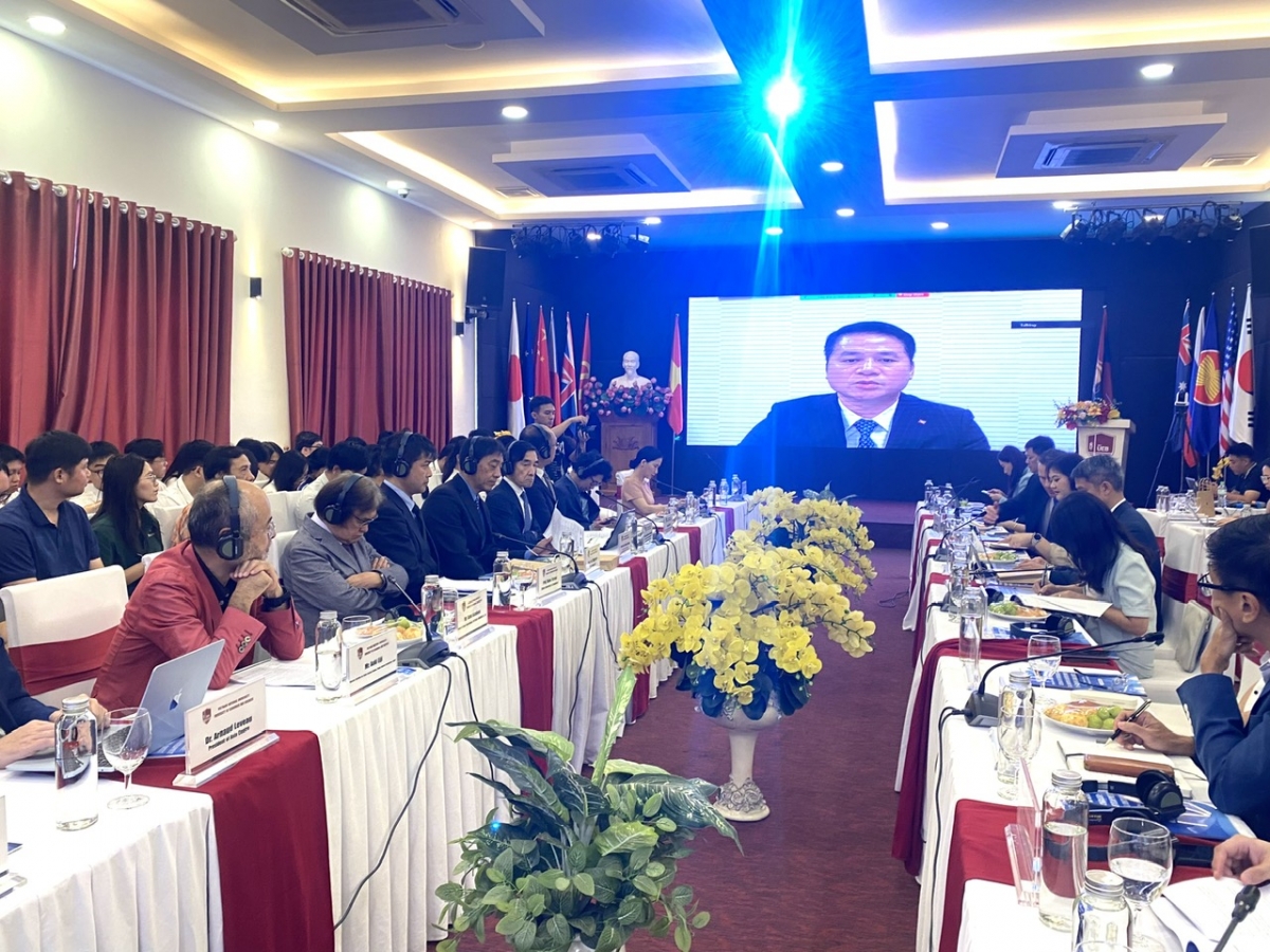  Ông Tạ Đức Minh, Tham tán thương mại Việt Nam tại Nhật Bản phát biểu tại diễn đàn