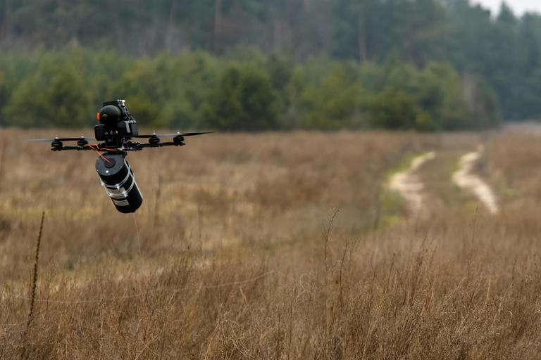 UAV cáp quang của Nga. Ảnh: Reuters