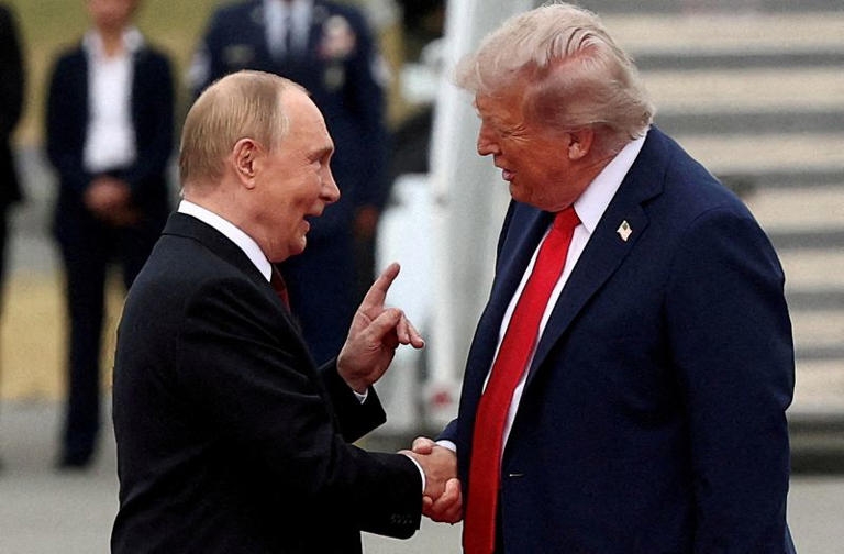 Tổng thống Nga Putin và Tổng thống Mỹ Trump tại cuộc gặp thượng đỉnh ở Alaska. Ảnh: Reuters
