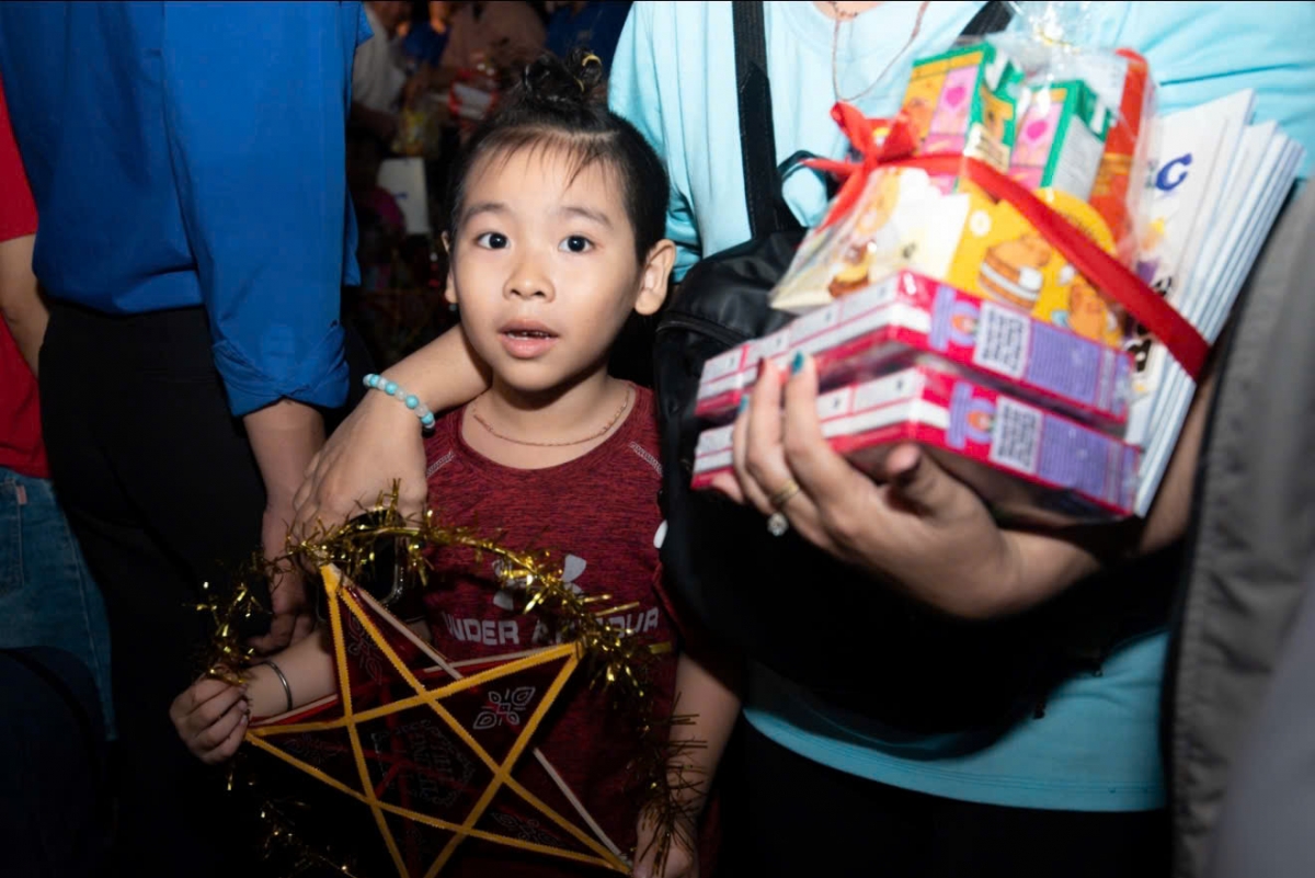 Tết trung thu – Tết đủ đầy và ấm áp của trẻ em khắp Việt Nam. Hành trình trung thu của Vinamilk năm nay đã dệt nên một bức tranh thật đẹp về tình yêu thương.