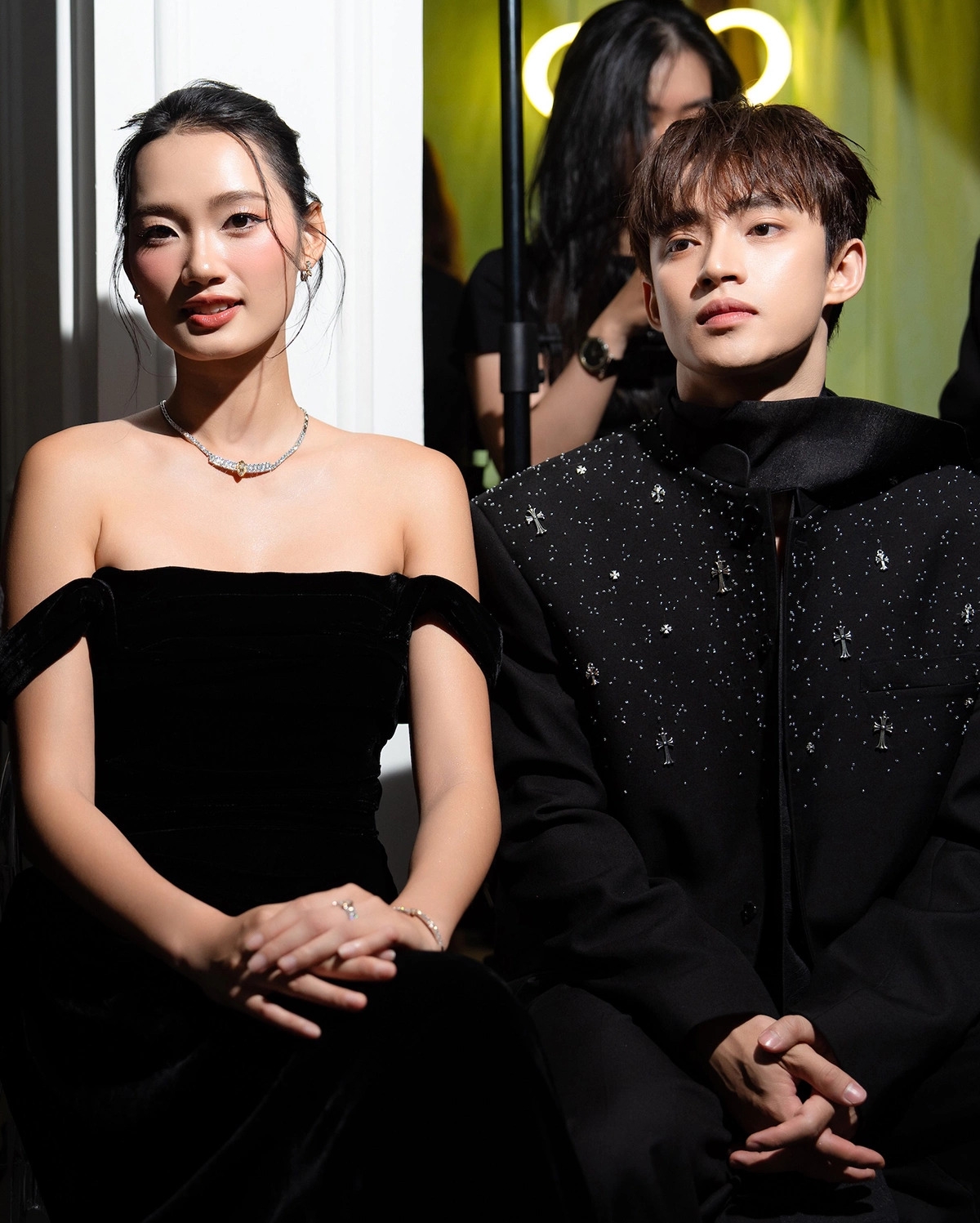 Á hậu Quỳnh Anh gây chú ý khi lần đầu sánh đôi 'bạn trai tin đồn' Neyun dự một sự kiện ở TP HCM.