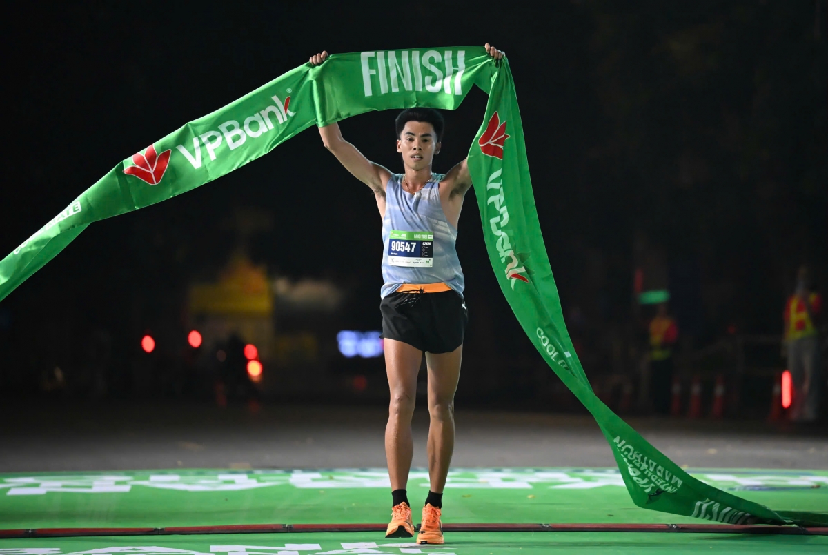 Cuối cùng Huỳnh Anh Khôi là người là người xuất sắc hơn để về nhất.