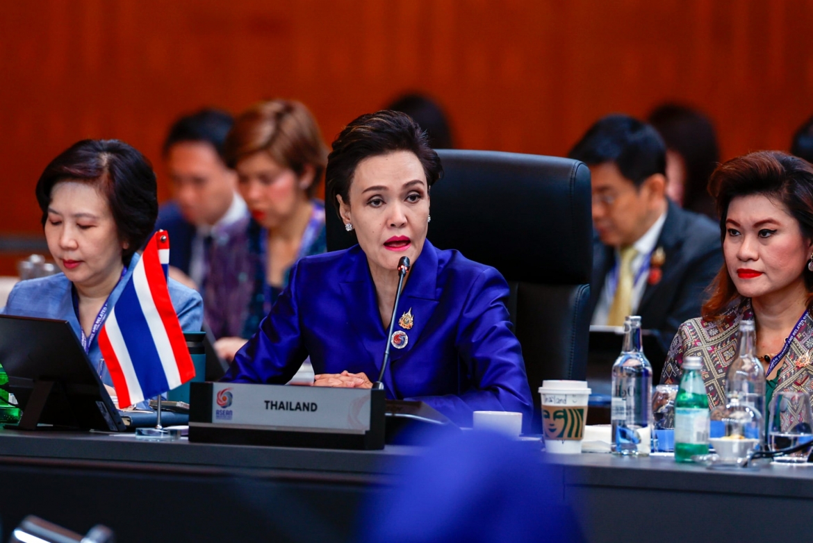 Bộ trưởng thương mại Thái Lan Suphajee Suthumpun tham dự họp trong khuôn khổ Hội nghị Cấp cao ASEAN - 47 và các chương trình nghị sự liên quan