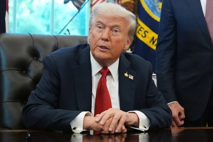 Tổng thống Donald Trump trả lời báo giới tại Nhà Trắng ngày 6/10. (Ảnh: AP)