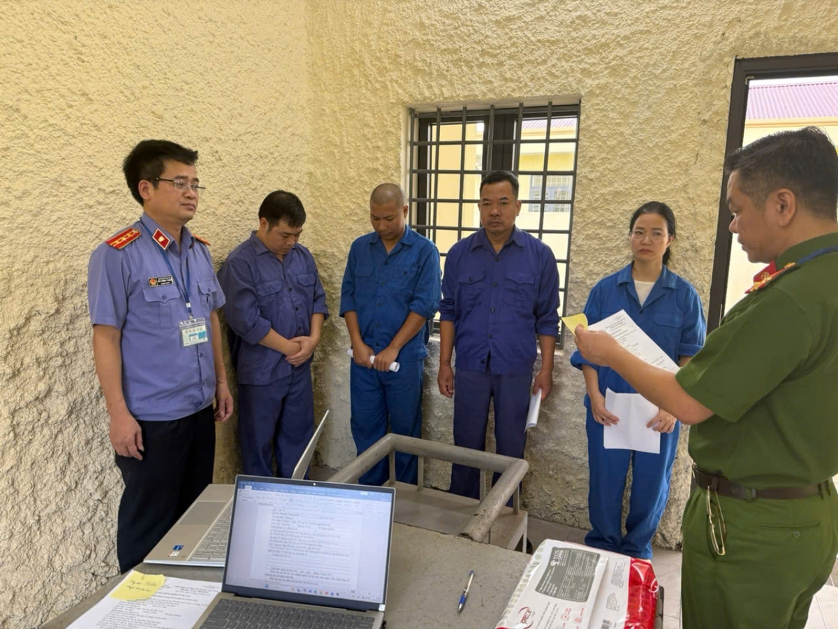 Cơ quan chức năng tỉnh Bắc Ninh tống đạt các quyết định tố tụng đối với các bị can