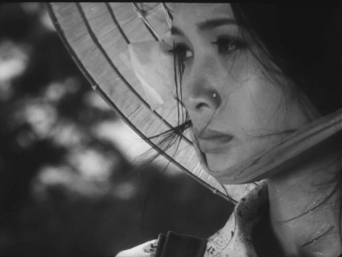 “Bao giờ cho đến tháng Mười” là câu chuyện của cả một dân tộc từng trải qua chia lìa, mất mát và vẫn biết yêu thương. (Ảnh chụp màn hình phim)