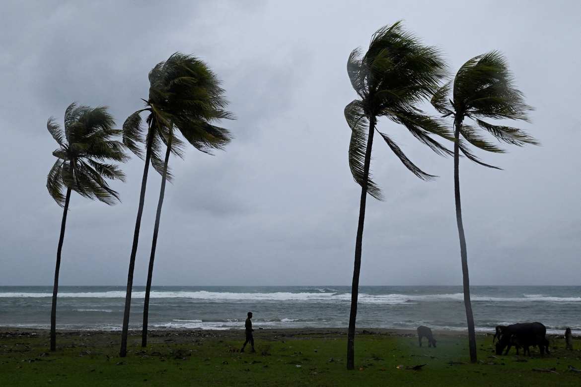 Sau khi đổ bộ vào Jamaica, siêu bão Melissa đang tiếp tục di chuyển về phía Cuba. Trong ảnh: Quang cảnh bờ biển ở Santiago de Cuba, Cuba trước khi bão đổ bộ. Nguồn ảnh: Reuters.