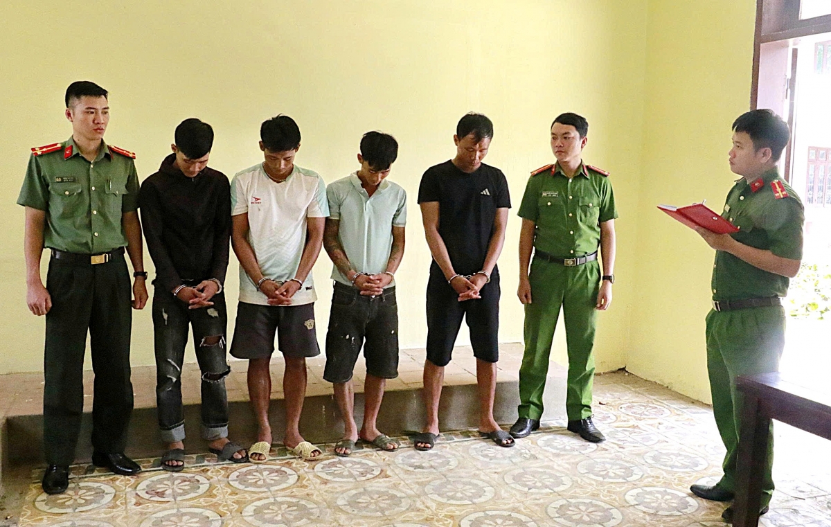 Các đối tượng bị Cơ quan Công an bắt giữ. Ảnh:Văn Hậu.