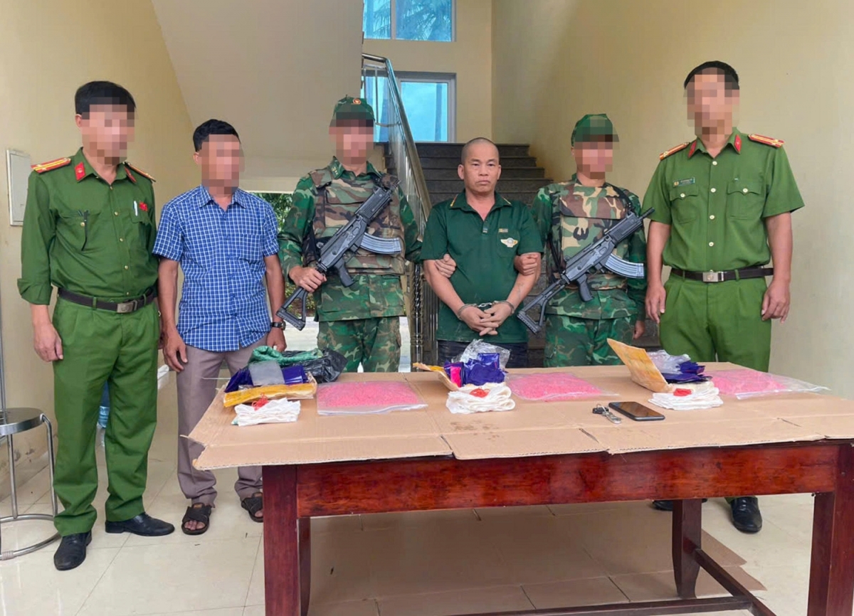 Bắt giữ đối tượng vận chuyển 18.000 viên ma túy