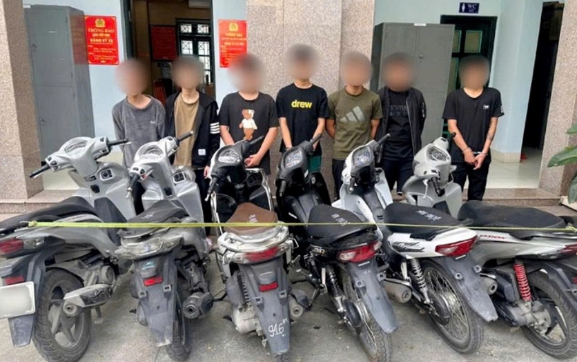 Các đối tượng bị bắt giữ cùng tang vật