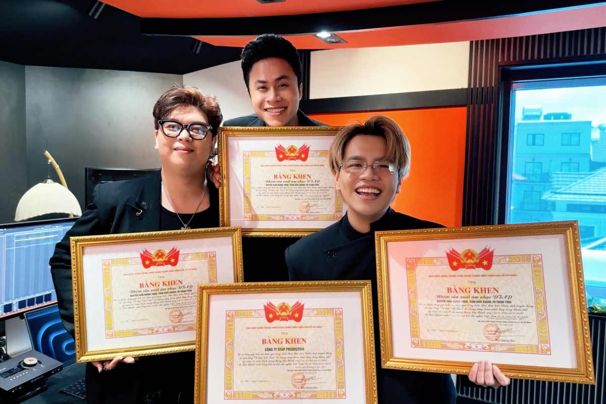 Nhóm DTAP vừa được nhận bằng khen của Trung ương Đoàn vì những nỗ lực lan tỏa tinh thần dân tộc của chiến dịch "Made in Vietnam" đến khán giả.
