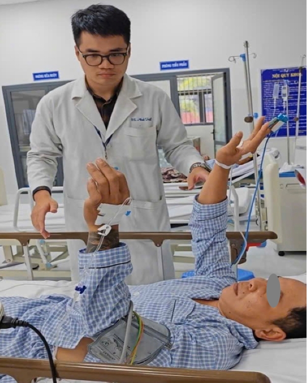 Bệnh nhân phục hồi ngoạn mục sức cơ ngay sau truyền thuốc tiêu sợi huyết (Ảnh: Sở Y tế TP.HCM ).