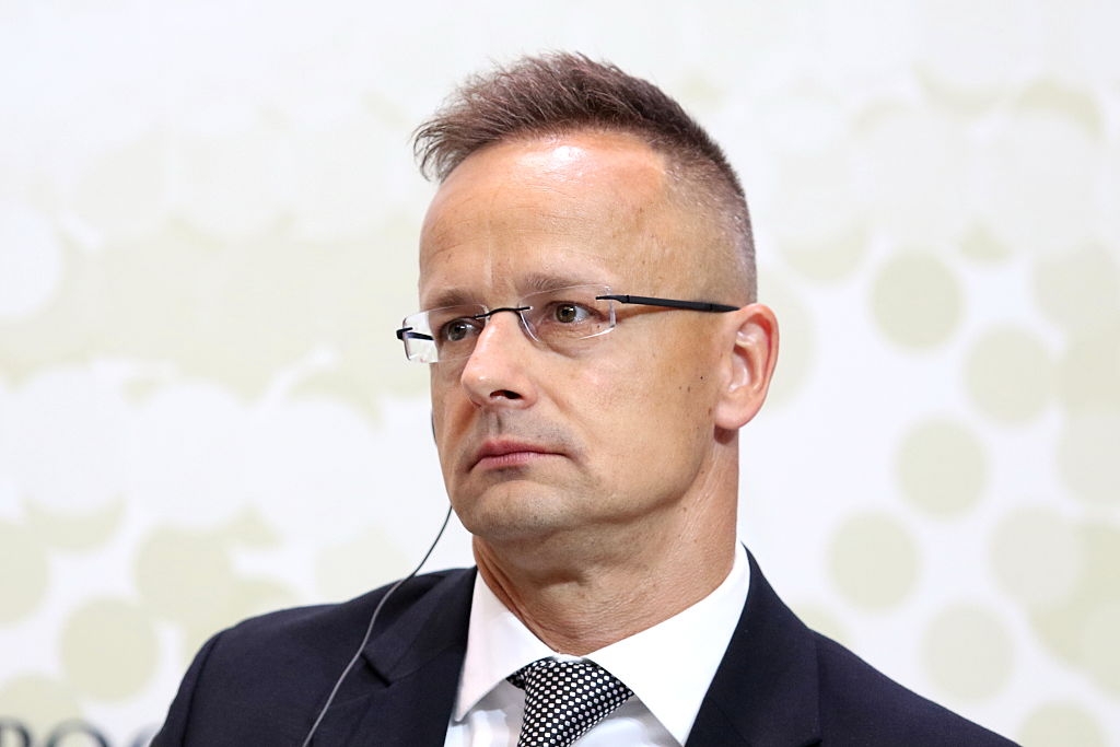 Bộ trưởng Ngoại giao và Thương mại Hungary Peter Szijjártó (Ảnh: euractiv.com)