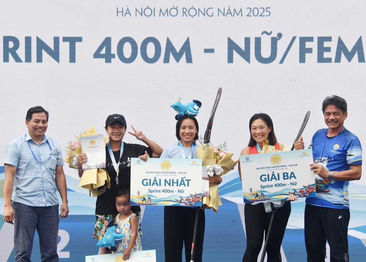 Ban tổ chức đã trao cờ lưu niệm, huy chương, hoa và các phần thưởng giá trị cho các đội và vận động viên đạt thành tích cao nhất tại giải.