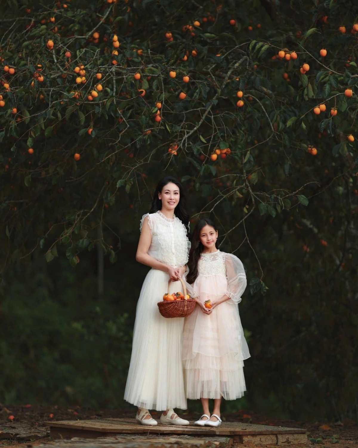 Hoa hậu Hà Kiều Anh mừng con gái Viann tròn 10 tuổi. Càng lớn, công chúa út nhà Hà Kiều Anh càng được khen xinh đẹp, phổng phao.