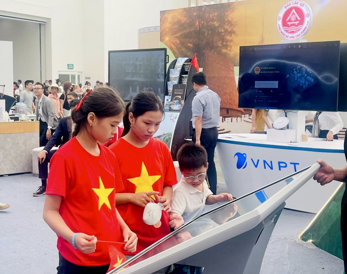 "Đẩy mạnh chuyển đổi số trong lĩnh vực văn hóa, thể thao và du lịch" là một trong những mục tiêu đã được nêu rõ trong văn kiện Đại hội Đảng lần thứ XVIII của tỉnh Đắk Lắk