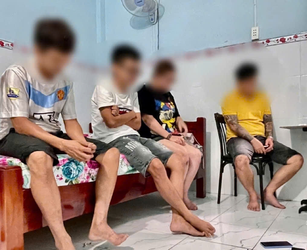 Các đối tượng thuê phòng trọ sử dụng ma túy trái phép. (Ảnh: CACC)