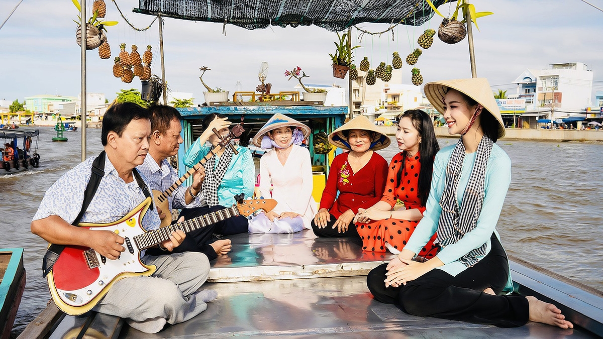 Chương trình biểu diễn nghệ thuật Đờn ca tài tử tại Chợ nổi Cái Răng được Cần Thơ tổ chức nhằm khai thác Di sản văn hóa phi vật thể đại diện nhân loại là Nghệ thuật Đờn ca tài tử Nam Bộ vào phát triển du lịch.