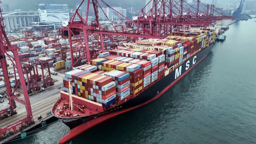 Một góc nhìn bến container ở Hong Kong, Trung Quốc - Ảnh: Reuters