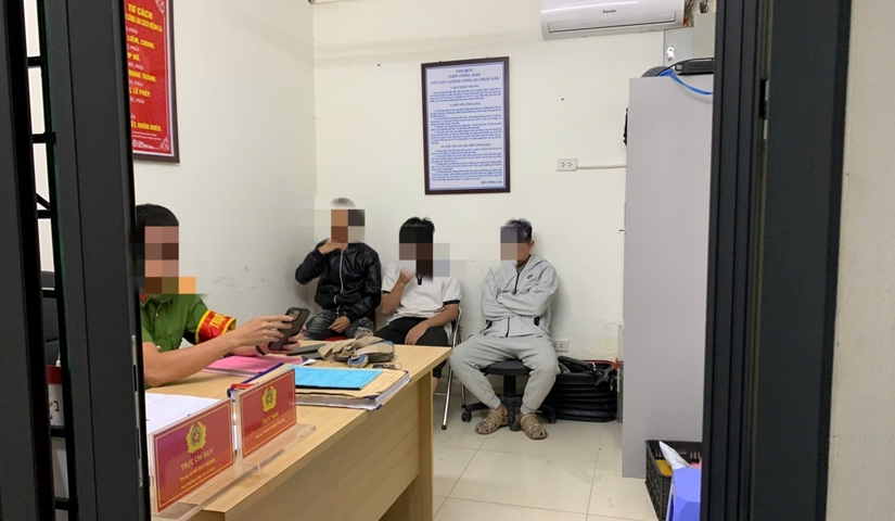 Tổ công tác bàn giao vụ việc cho Công an phường Đống Đa để xử lý theo qui định.