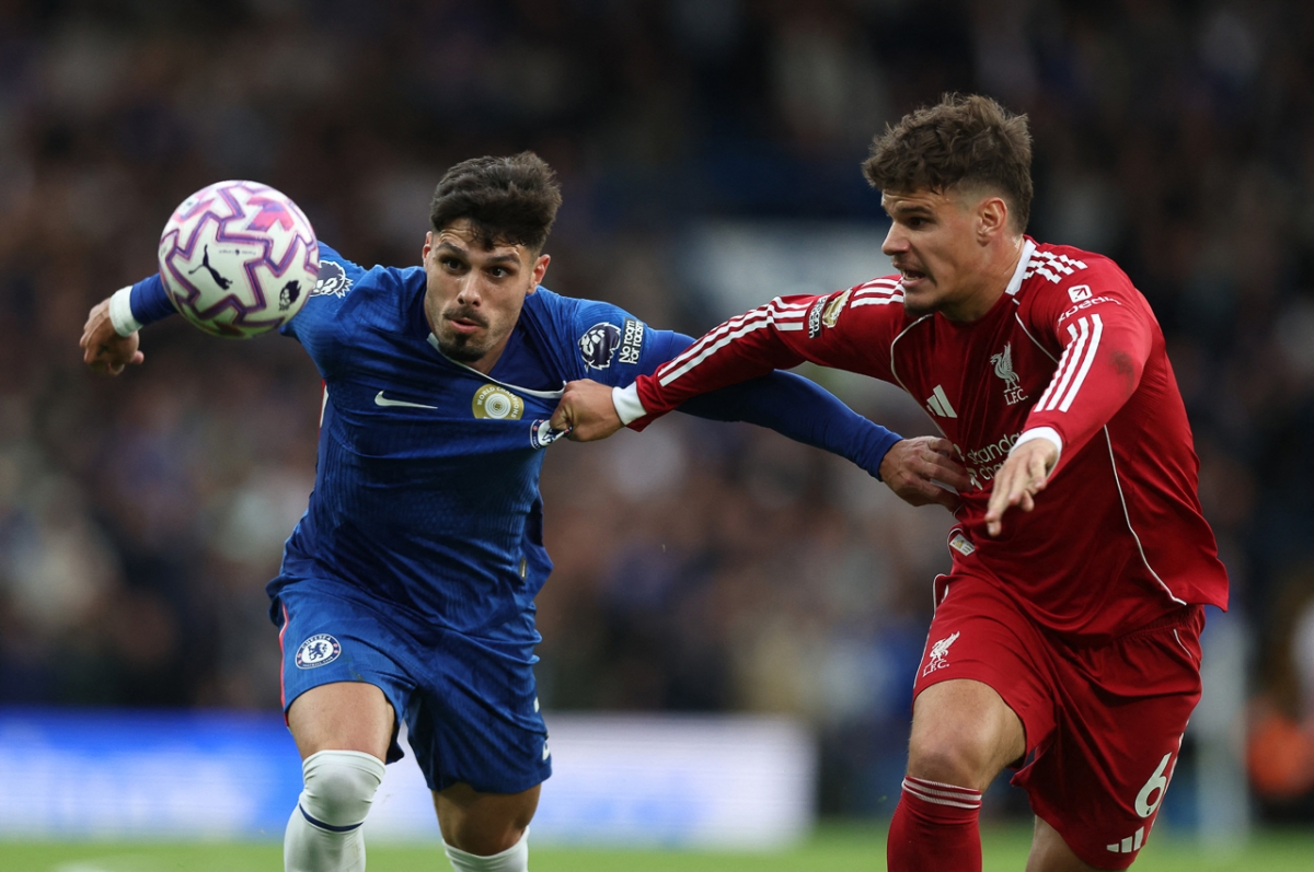 Hai đội vẫn đang thi đấu rất quyết liệt (Ảnh: Reuters)