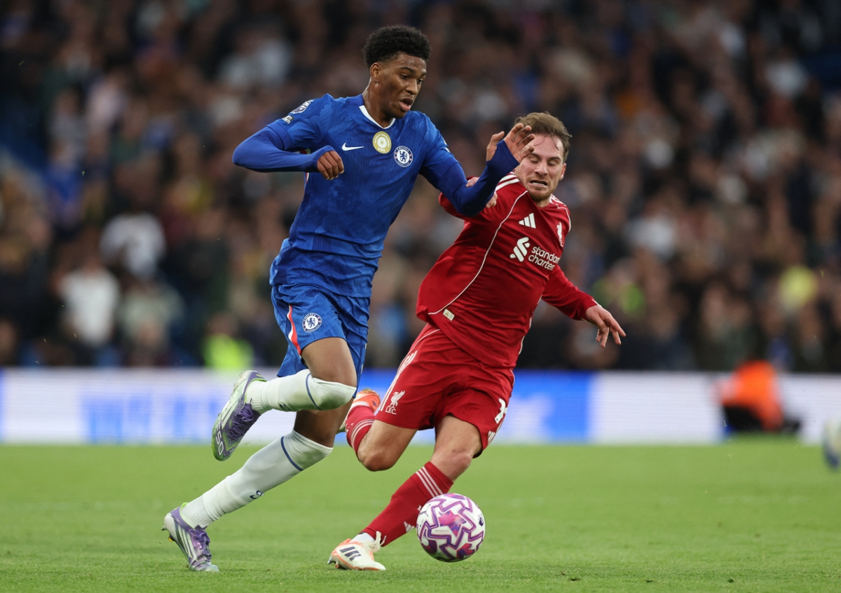 Trận đấu diễn ra với tốc độ khá cao (Ảnh: Reuters)