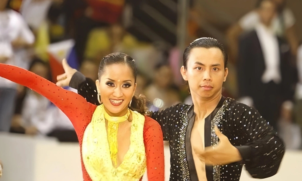 Dõi theo các vận động viên tại Giải vô địch quốc gia Dancesport 2025, Khánh Thi xúc động nhớ kỷ niệm lần đầu đăng quang cùng Chí Anh và hành trình 20 năm gắn bó với bộ môn khiêu vũ thể thao.