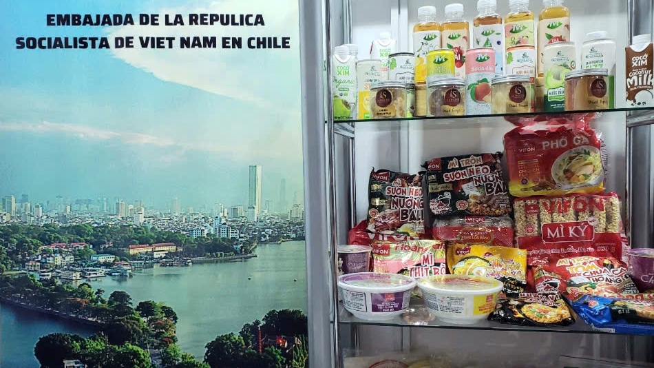 Hàng hóa Việt Nam được trưng bày tại Hội chợ Espacio Food &amp; Service 2025