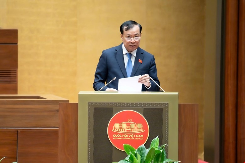 Chủ nhiệm Ủy ban Quốc phòng, An ninh và Đối ngoại Lê Tấn Tới trình bày báo cáo thẩm tra