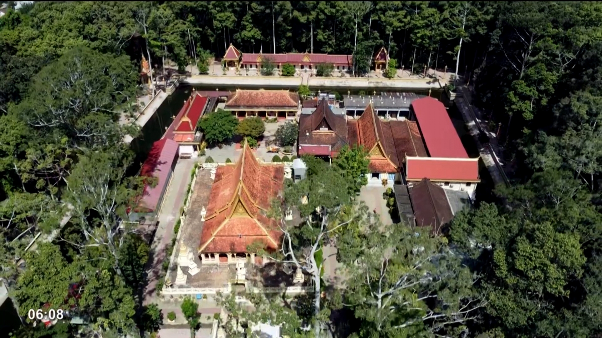 Chùa Âng - ngôi chùa cổ nằm trong quần thể khu di tích Ao Bà Om