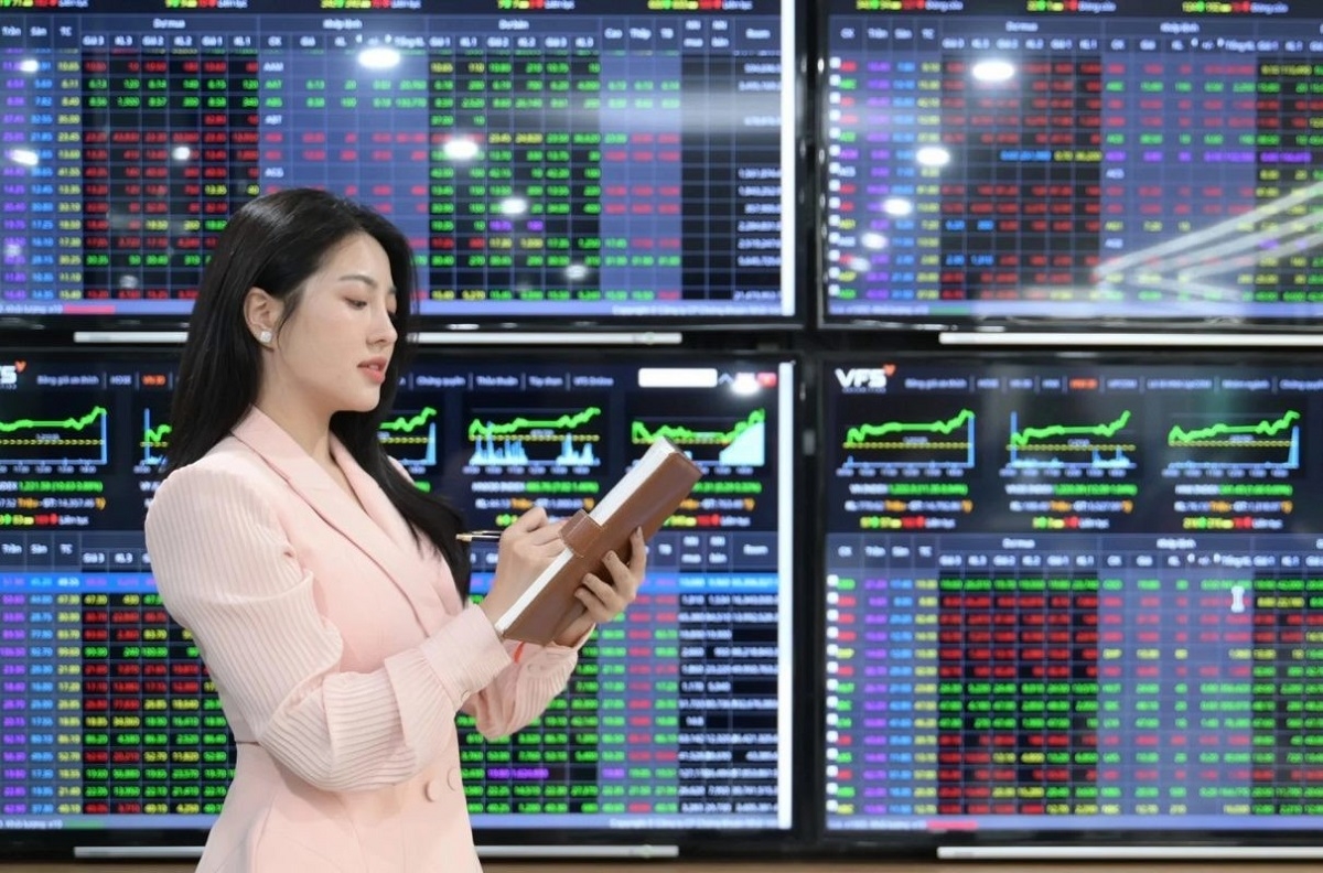  Thị trường chứng khoán Việt Nam được nâng hạng từ thị trường cận biên lên thị trường mới nổi thứ cấp 