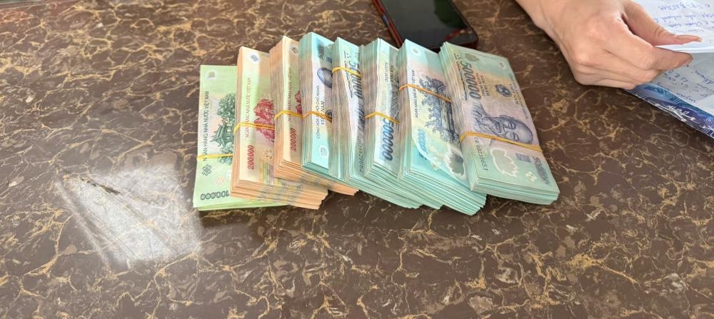 Số tiền  bà N.T.T. rút từ ngân hàng.