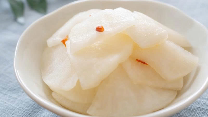 Củ cải muối là món ăn ngon, tiện lợi và vẫn mang nhiều lợi ích cho sức khỏe nếu dùng đúng cách