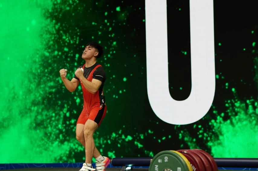 VĐV cử tạ Nguyễn Thành Duy giành HCV duy nhất cho thể thao Việt Nam ở ASIAD trẻ 2025. (Ảnh: AWF). 
