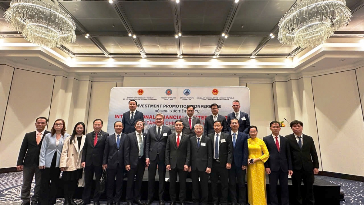 Lãnh đạo Thành phố Đà Nẵng tham dự Hội nghị xúc tiến đầu tư vào Trung tâm tài chính tại Việt Nam