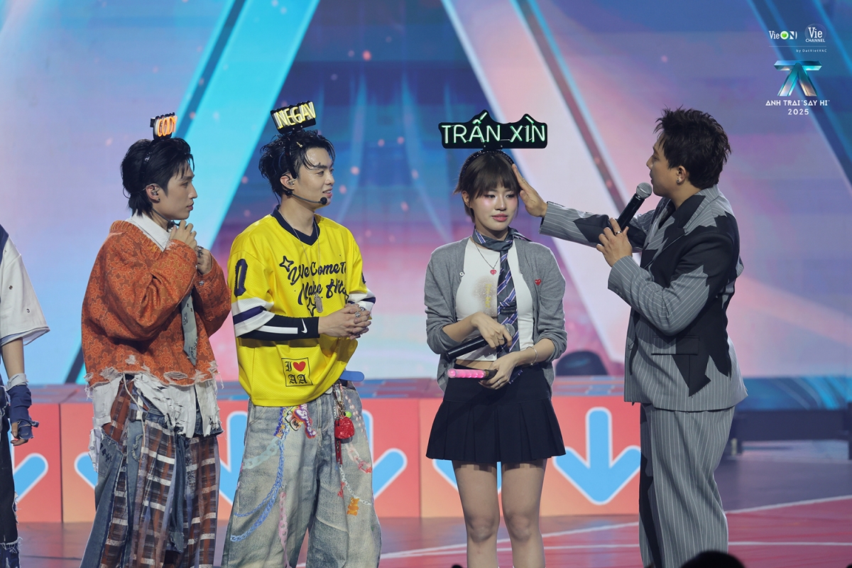 Phần trình diễn "Đa nghi" của đội Anh trai Negav gây chú ý khi có sự xuất hiện bất ngờ của Em xinh Pháo Northside